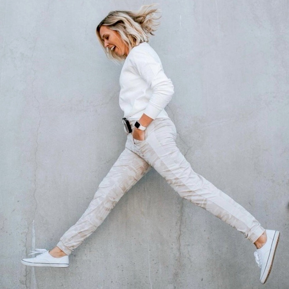 Athleta Brooklyn Camo Pull-On Cream/Tan Joggers | 26